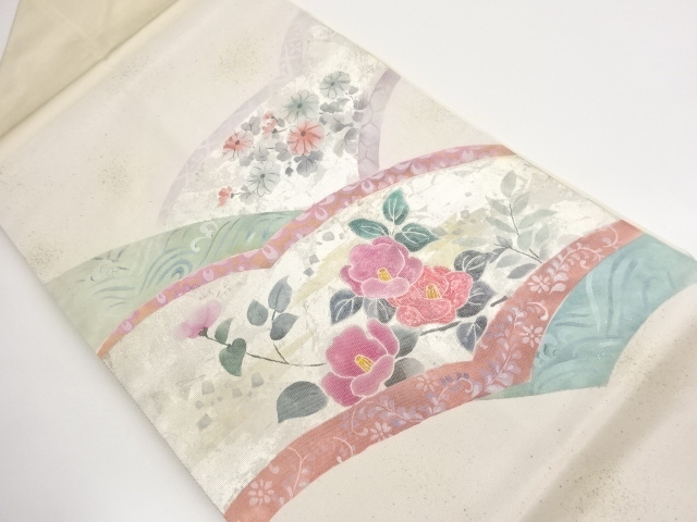 引箔変わり横段に椿模様織出し名古屋帯